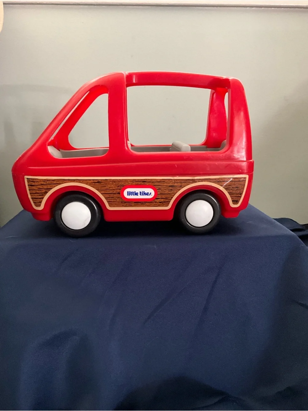 Vintage 1985 Little Tikes Red Family Van Minivan Car Wagon Dollhouse Toy